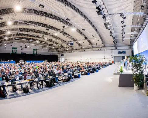 Bild von den Zuschauern und der Bühne des Deutschen Ärztekongress