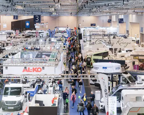 Die Halle 3 der MESSE ESSEN mit Besucherinnen und Besuchern während einer Messe