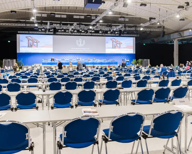 Bild von den Zuschauern und der Bühne des Deutschen Ärztekongress