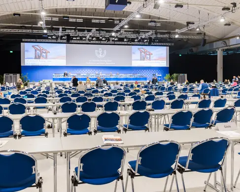 Bild von den Zuschauern und der Bühne des Deutschen Ärztekongress