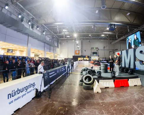 Die Halle 4 der MESSE ESSEN mit Besucherinnen und Besuchern während einer Messe