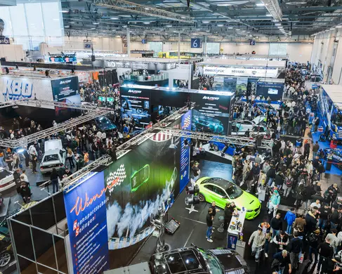 Die Halle 6 der MESSE ESSEN mit Besucherinnen und Besuchern während einer Messe