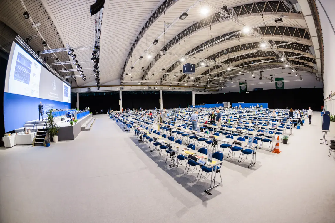 Bild von den Zuschauern und der Bühne des Deutschen Ärztekongress