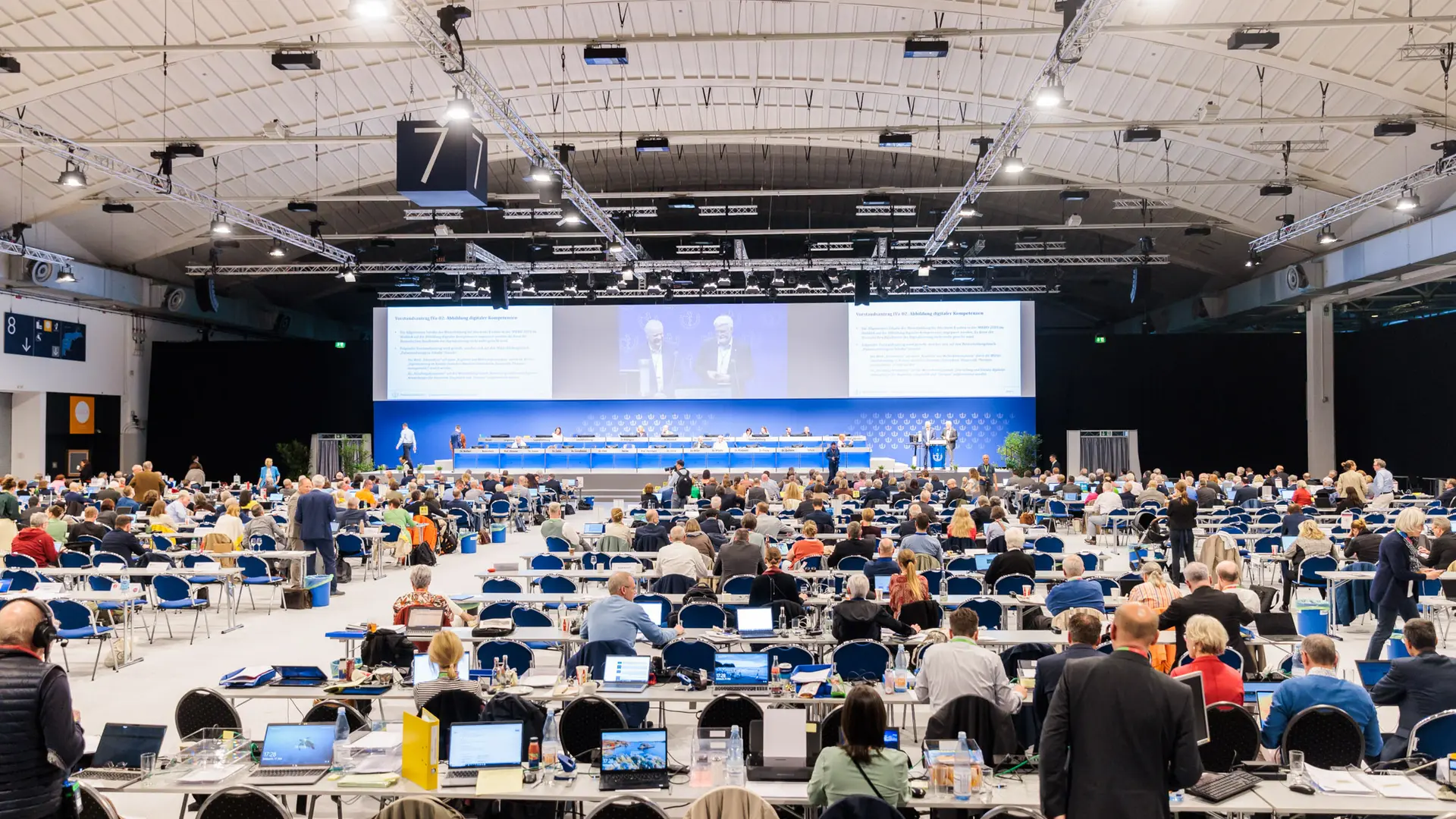 Bild von den Zuschauern und der Bühne des Deutschen Ärztekongress