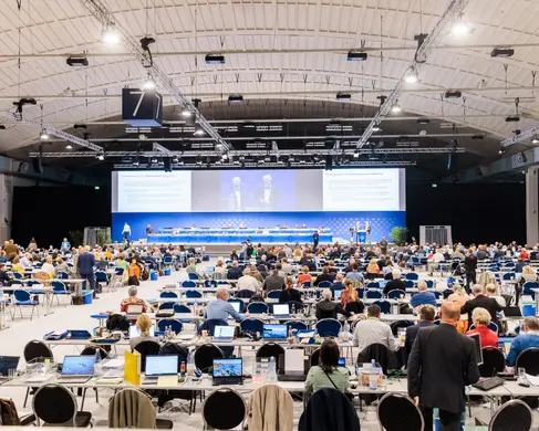 Bild von den Zuschauern und der Bühne des Deutschen Ärztekongress