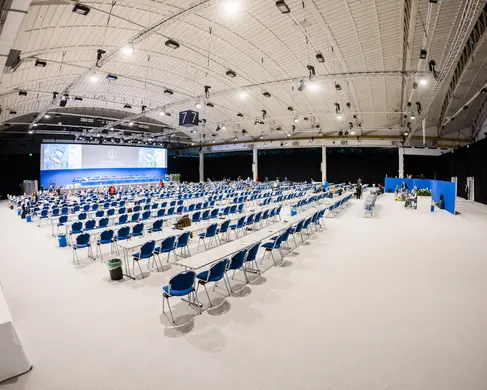 Bild von den Zuschauern und der Bühne des Deutschen Ärztekongress