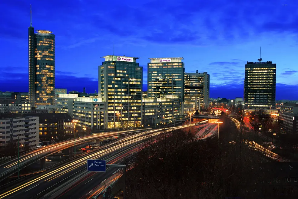 Die Skyline von Essen bei Nacht