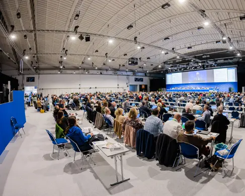 Bild von den Zuschauern und der Bühne des Deutschen Ärztekongress