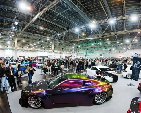 Die Halle 5 der MESSE ESSEN mit Besucherinnen und Besuchern während einer Messe
