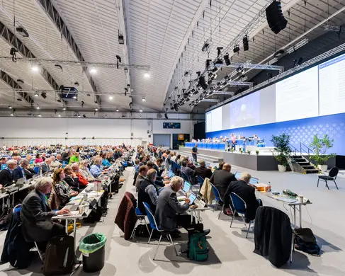 Bild von den Zuschauern und der Bühne des Deutschen Ärztekongress