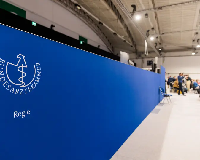Bild von den Zuschauern und der Bühne des Deutschen Ärztekongress